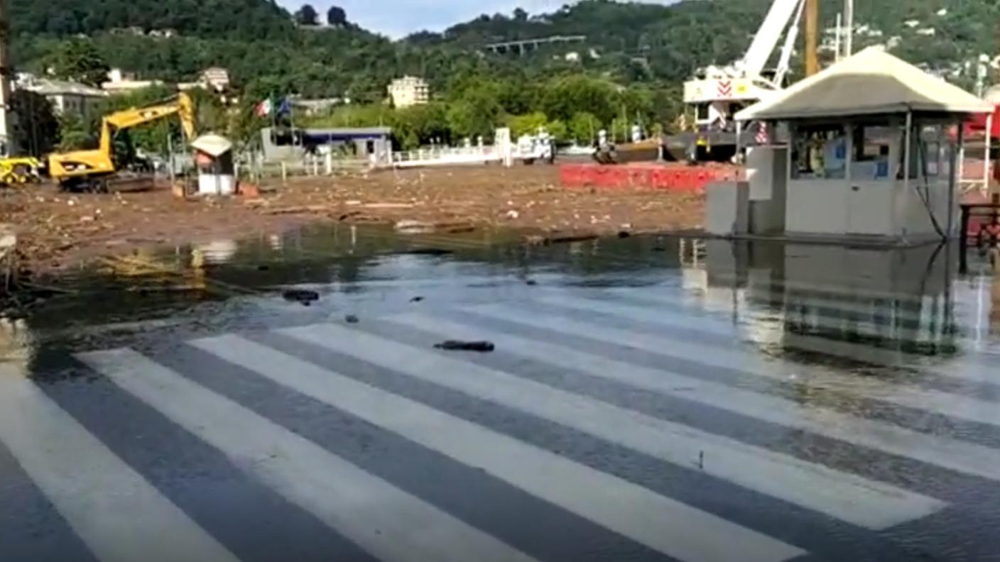Il lago esonda in centro a Como