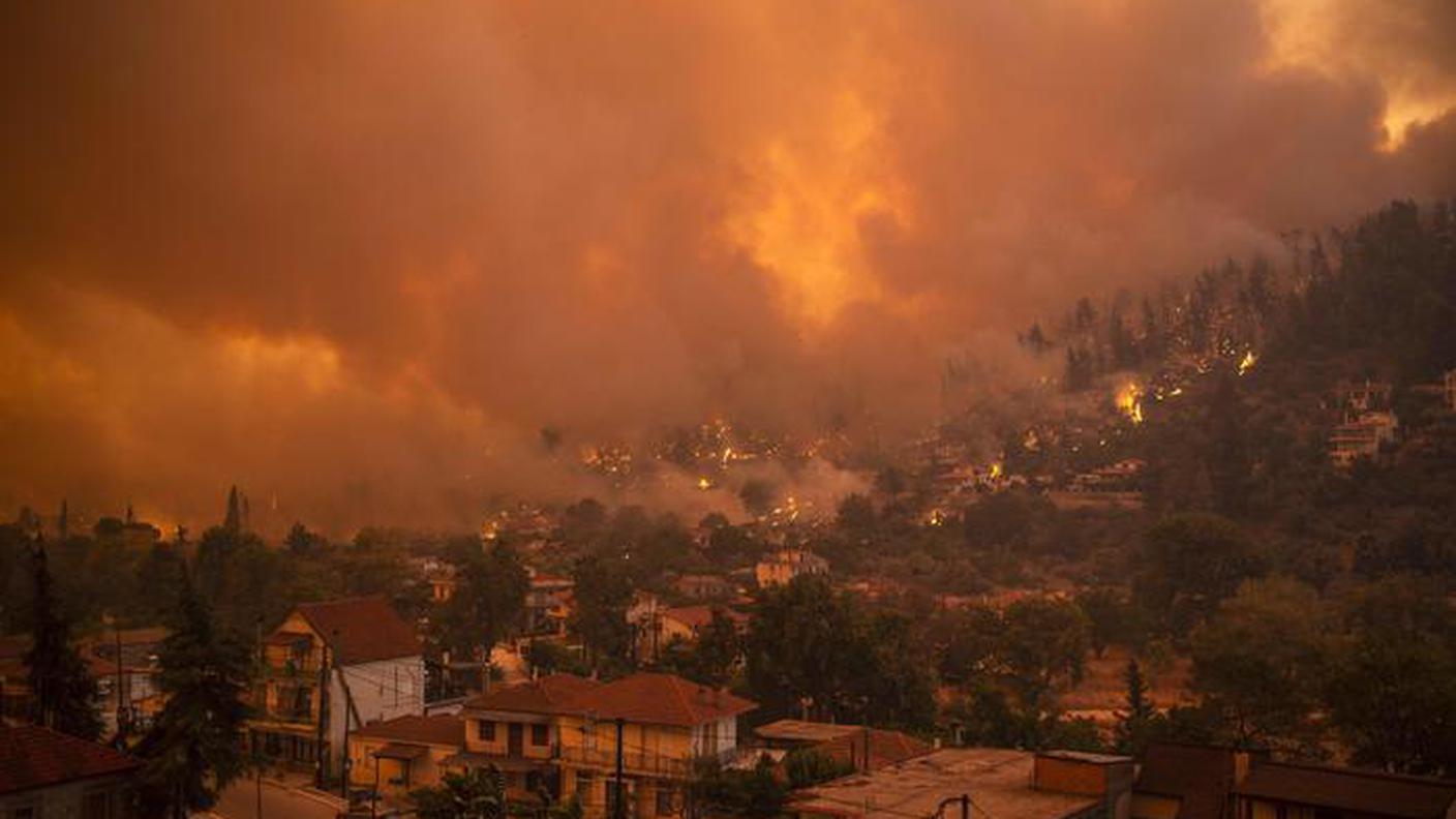Il cielo rosso di Evia