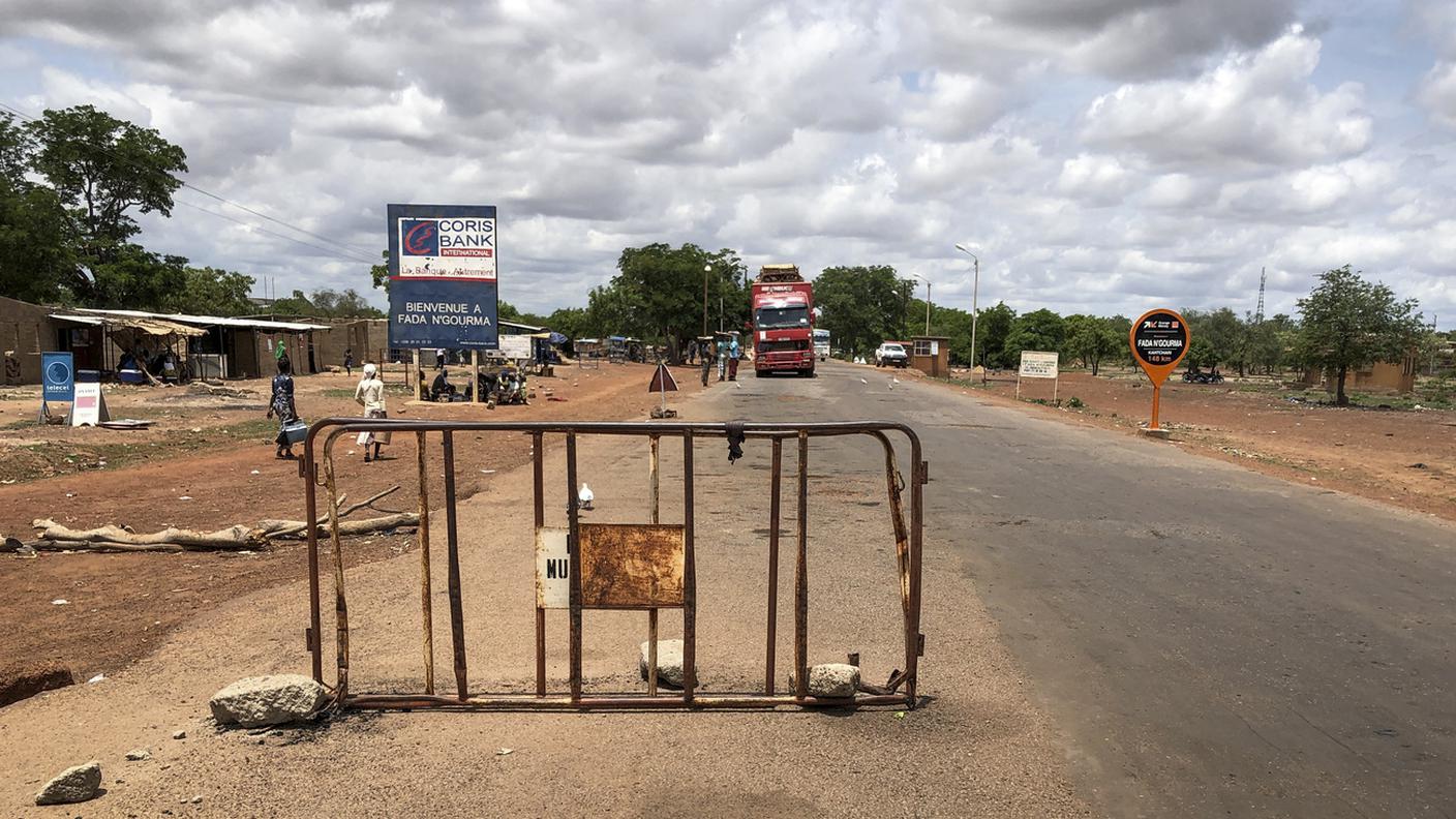 Scorcio di una strada del Burkina Faso in un'immagine d'archivio