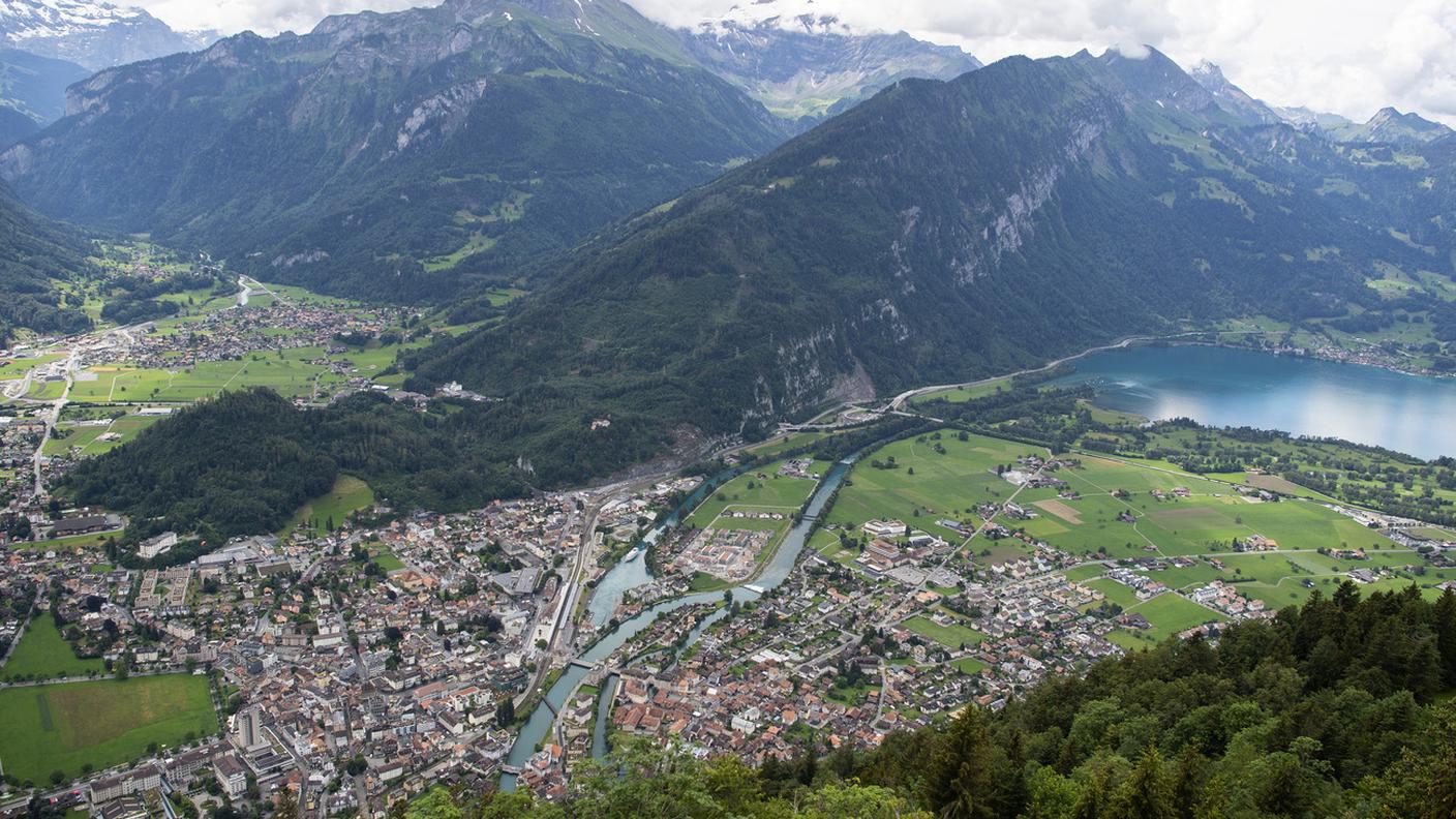 La regione di Interlaken, una delle più gettonate del canton Berna che ha visto crollare le presenze di ospiti stranieri