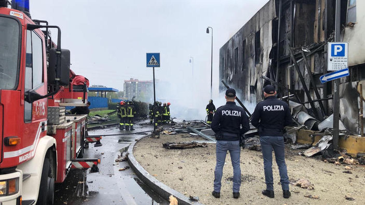 Polizia e pompieri sul posto dell'incidente