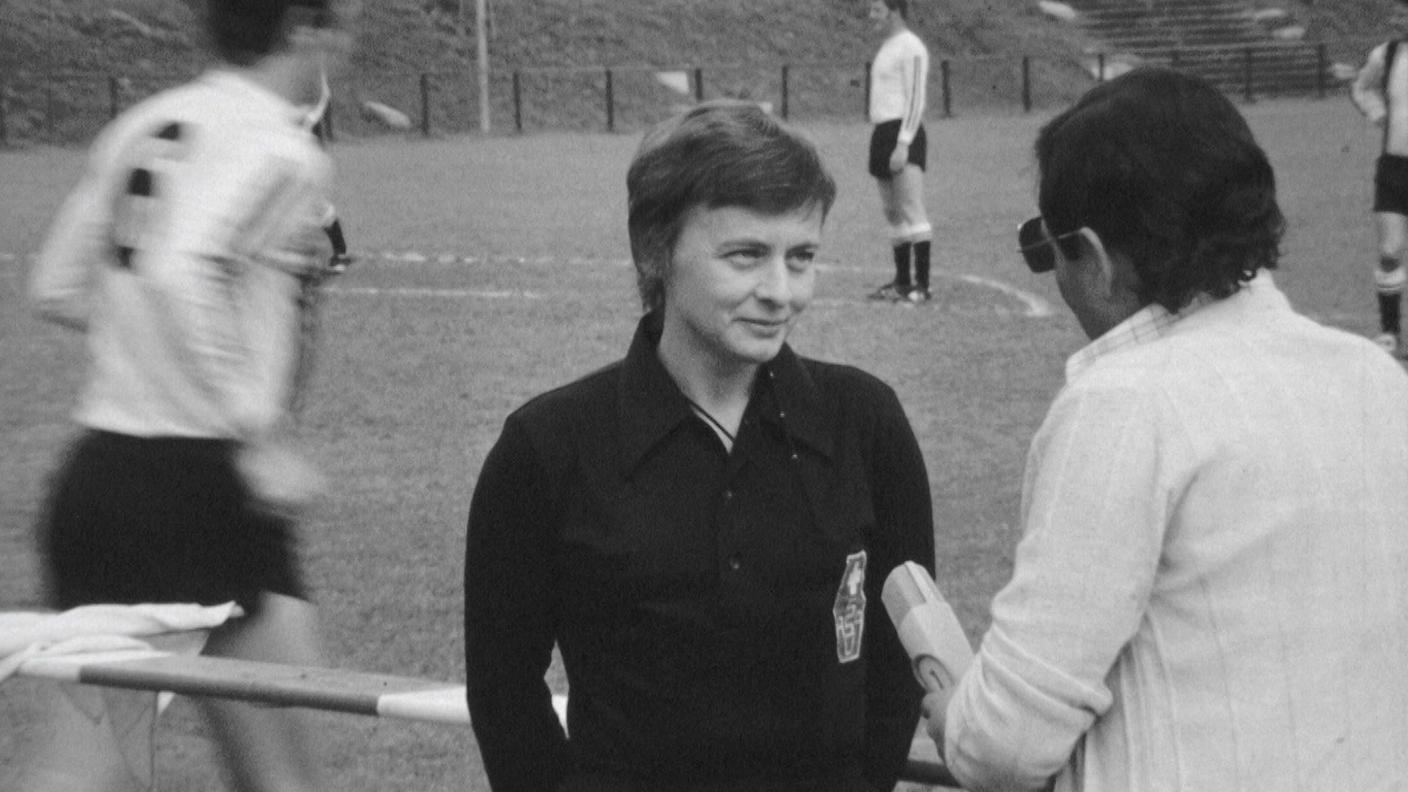 8754802_Obiettivo sport_Arbitro donna.jpg