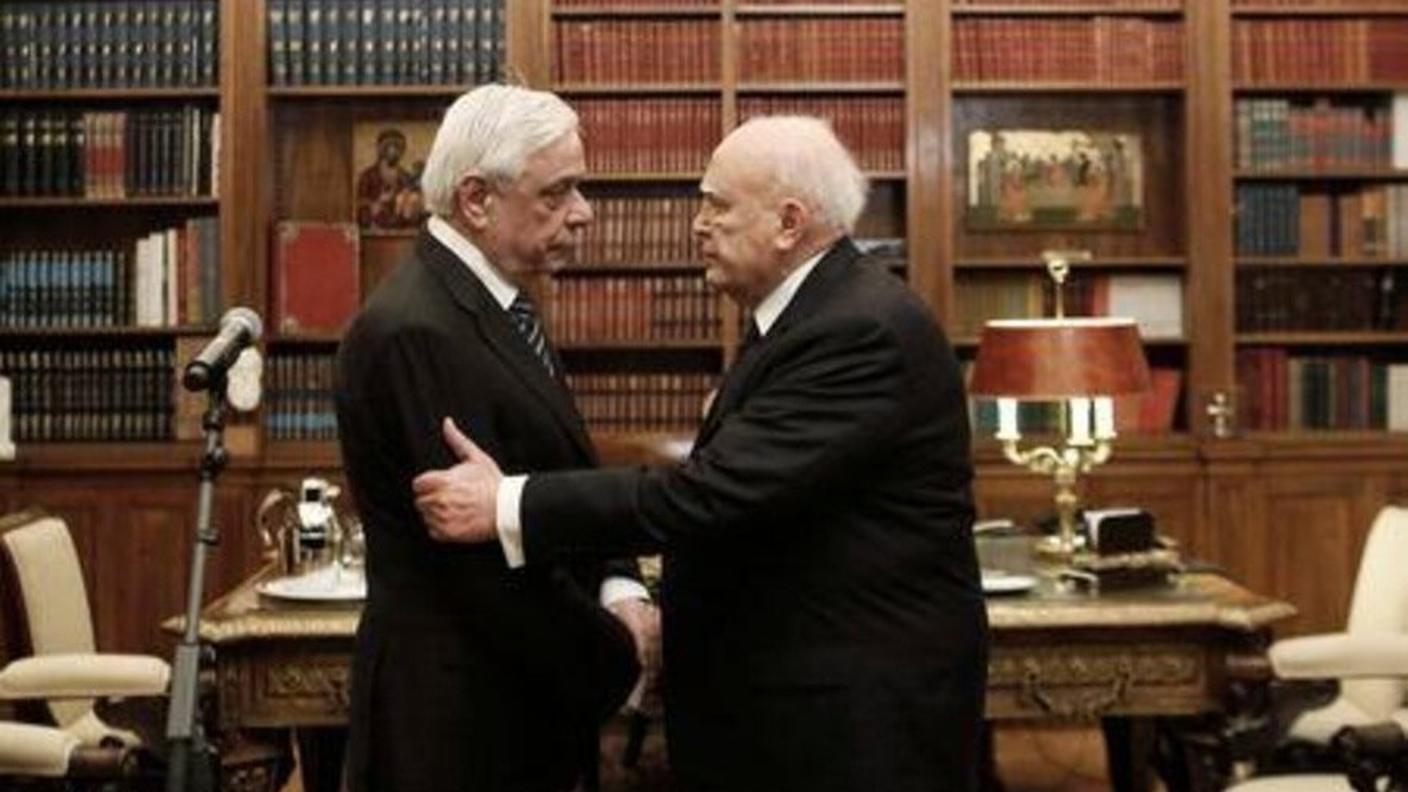 Karolos Papoulias con Prokopis Pavlopoulos