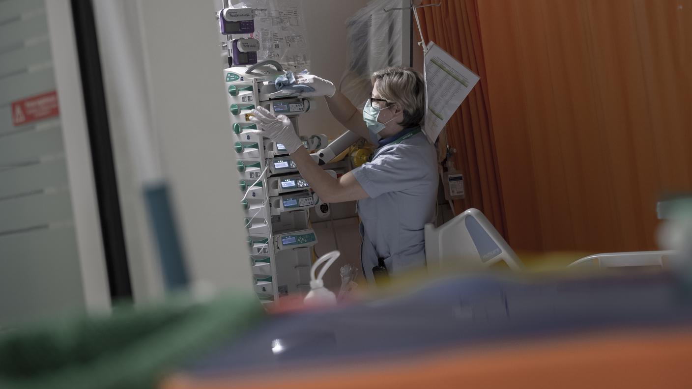 Covid-19: personale al lavoro in ospedale a Lugano