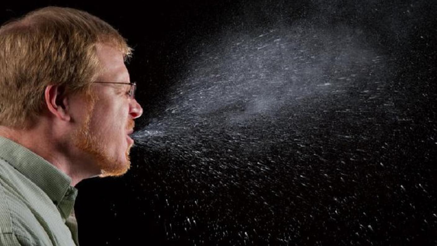 Le goccioline emesse con starnuti e tosse sono fra i principali veicoli di trasmissione dei virus