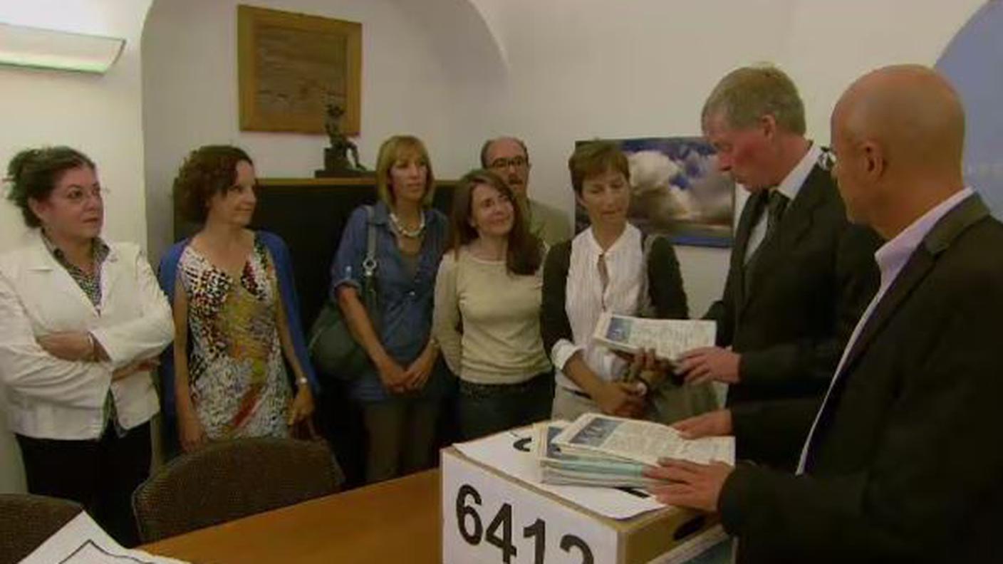 Petizione contro antenne.JPG