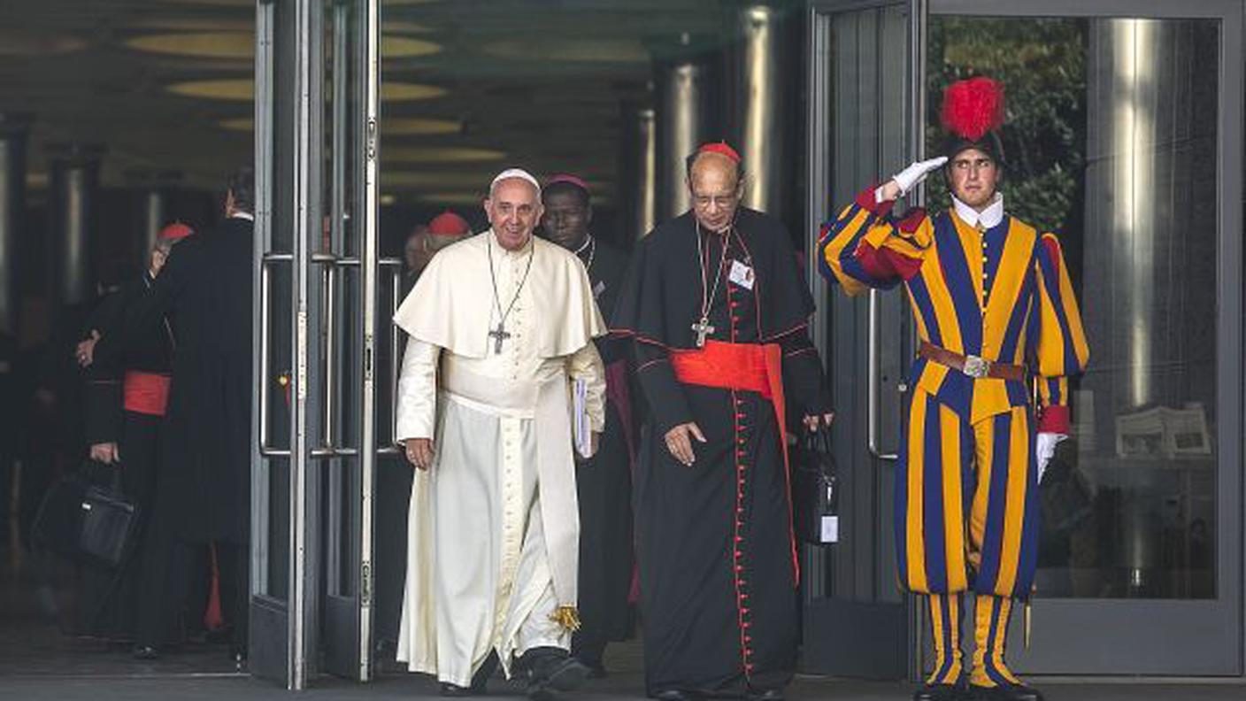 Papa Bergoglio all'uscita del Sinodo delle famiglie