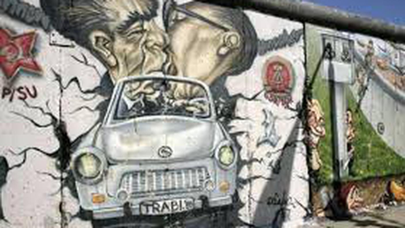 La Trabant, il muro e il bacio dell'oppressione