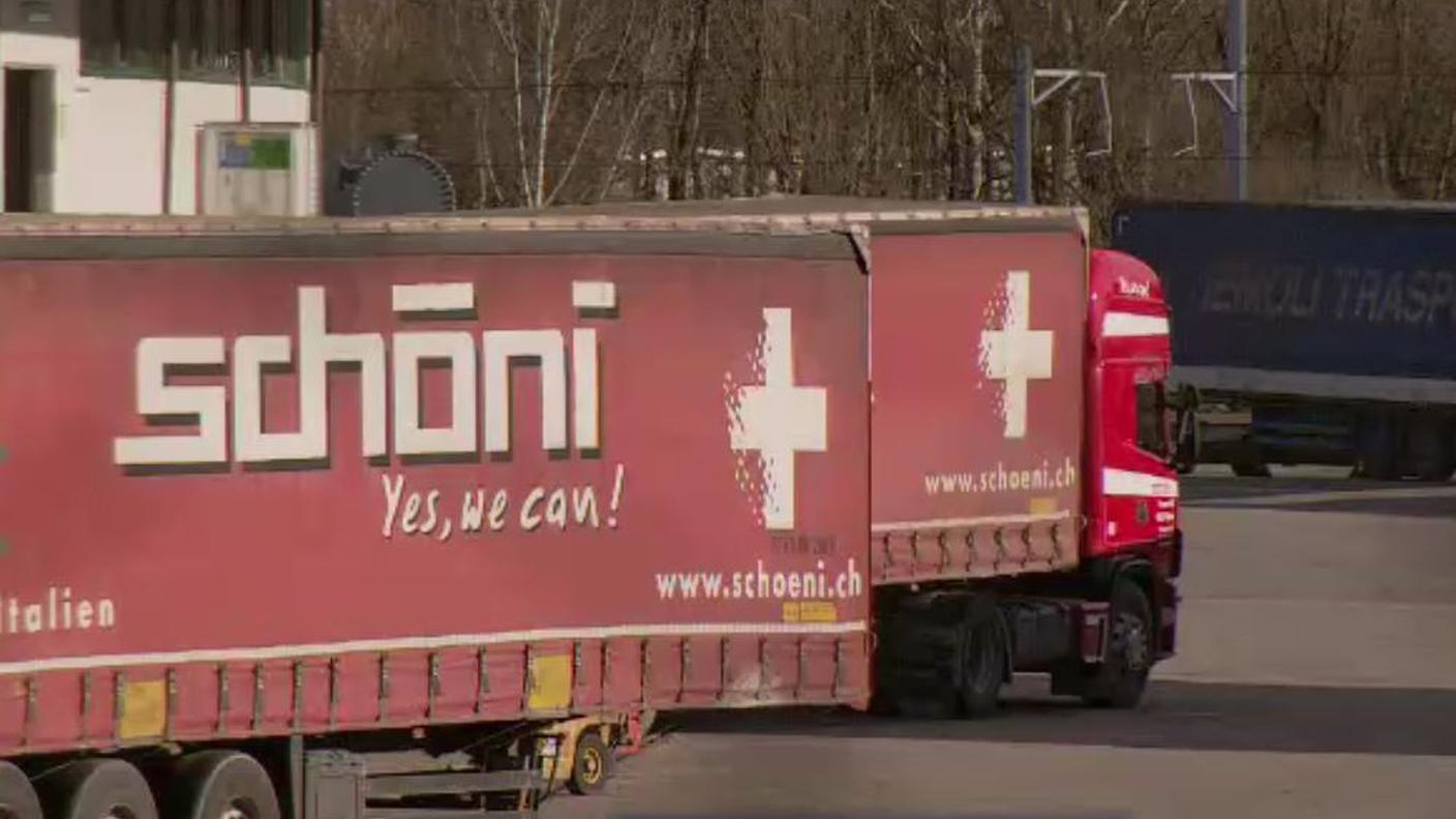 camion schoeni trasporti.JPG