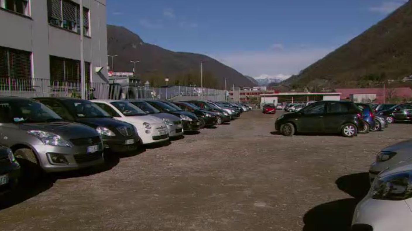 posteggio sterrato mendrisio.JPG