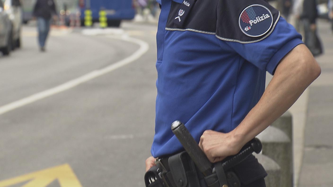POLIZIOTTO.JPG