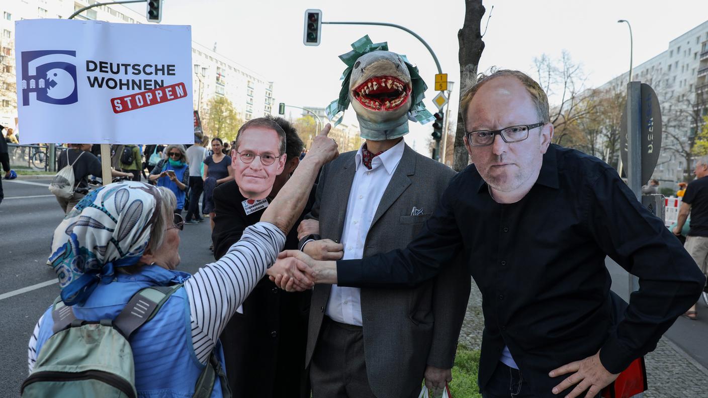 Le manifestazioni svoltesi a Berlino per protestare contro gli sfratti, l'aumento degli affitti e il conseguente svuotamento di abitanti da molti quartieri storici di questa città.   