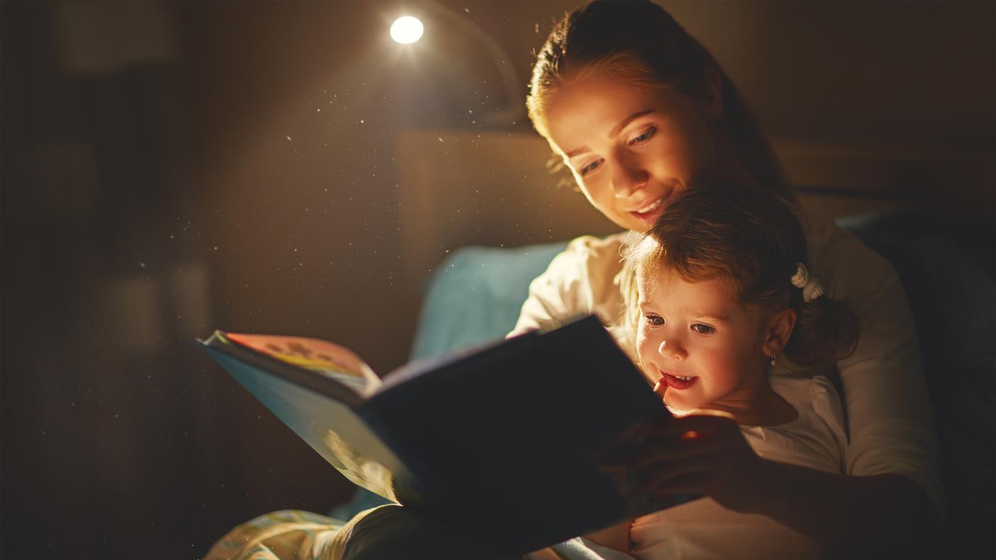 iStock-Camera da letto, Camera, Bambino, Leggere, Madre