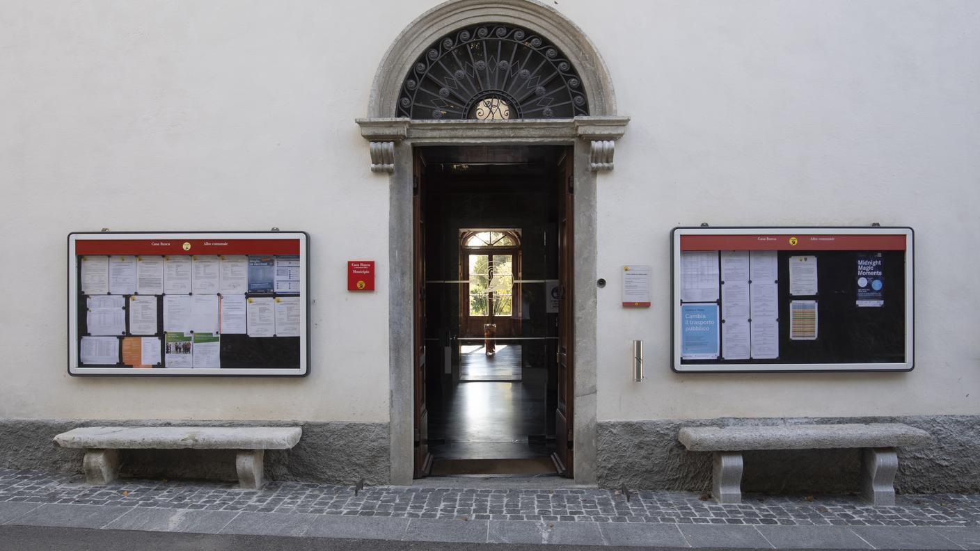 Cureglia municipio.jpg