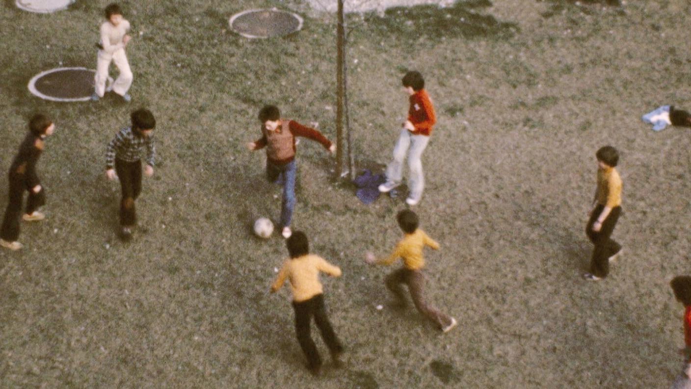 2027747_Via Cortivallo e gli spazi per giochi peri bambini.jpg