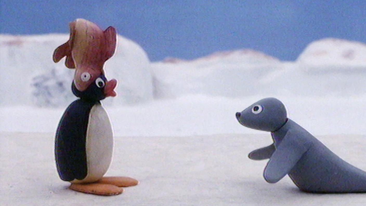 Pingu 09 Pingu gioca con un pesce.00_02_33_15.Still001.jpg