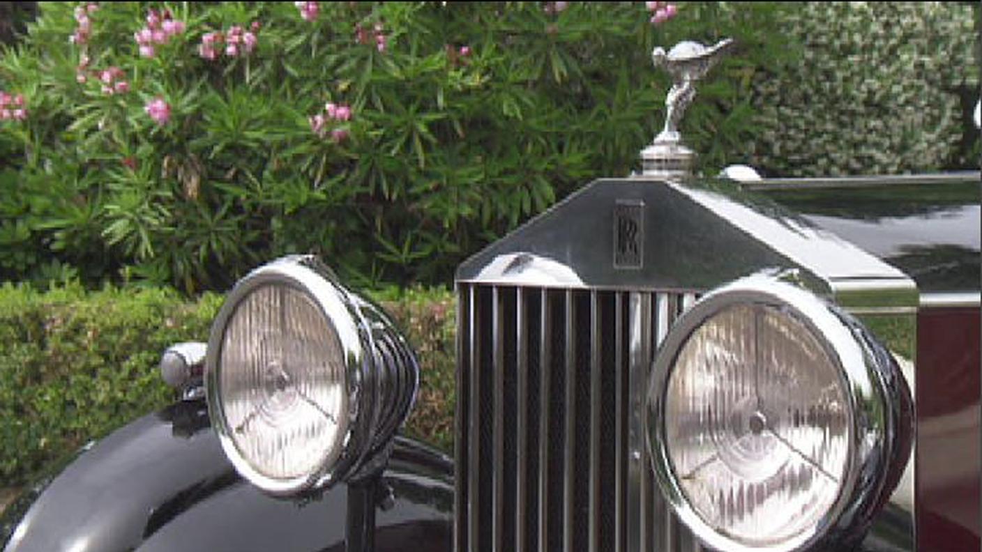 Falò auto di lusso Rolls-Royce