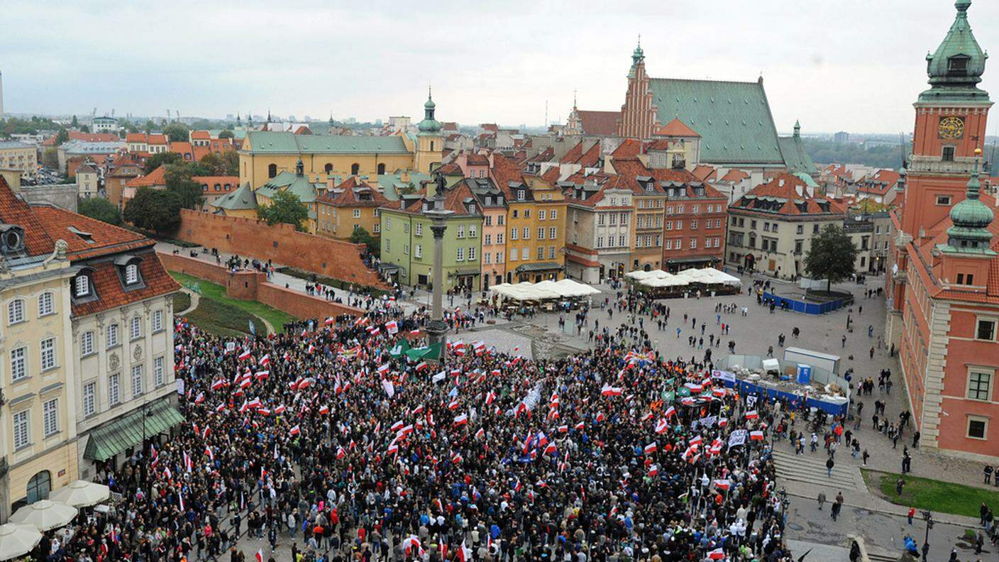 La dimostrazione contro l'accoglienza dei migranti a Varsavia
