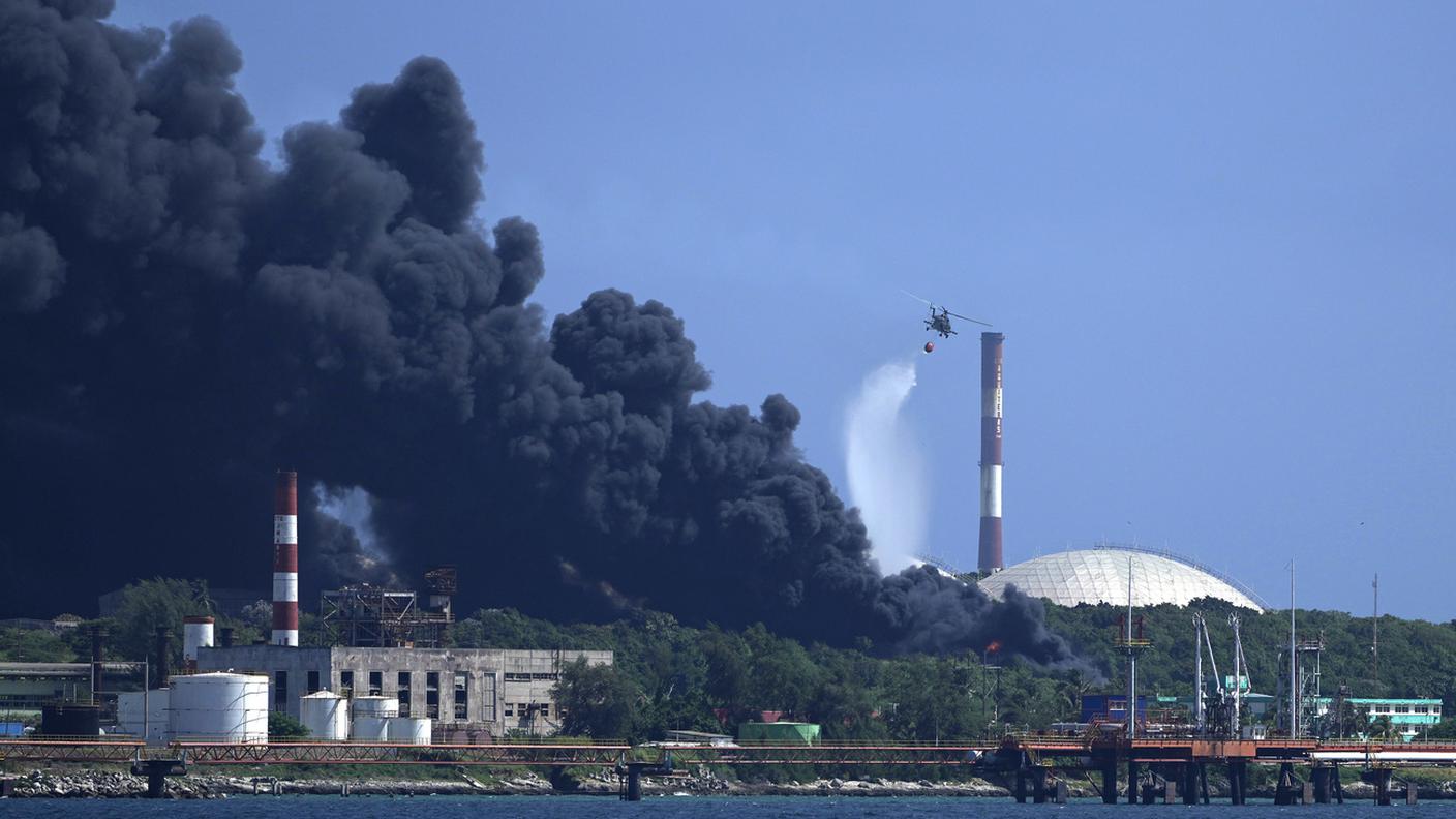 Il fumo visibile a chilometri di distanza
