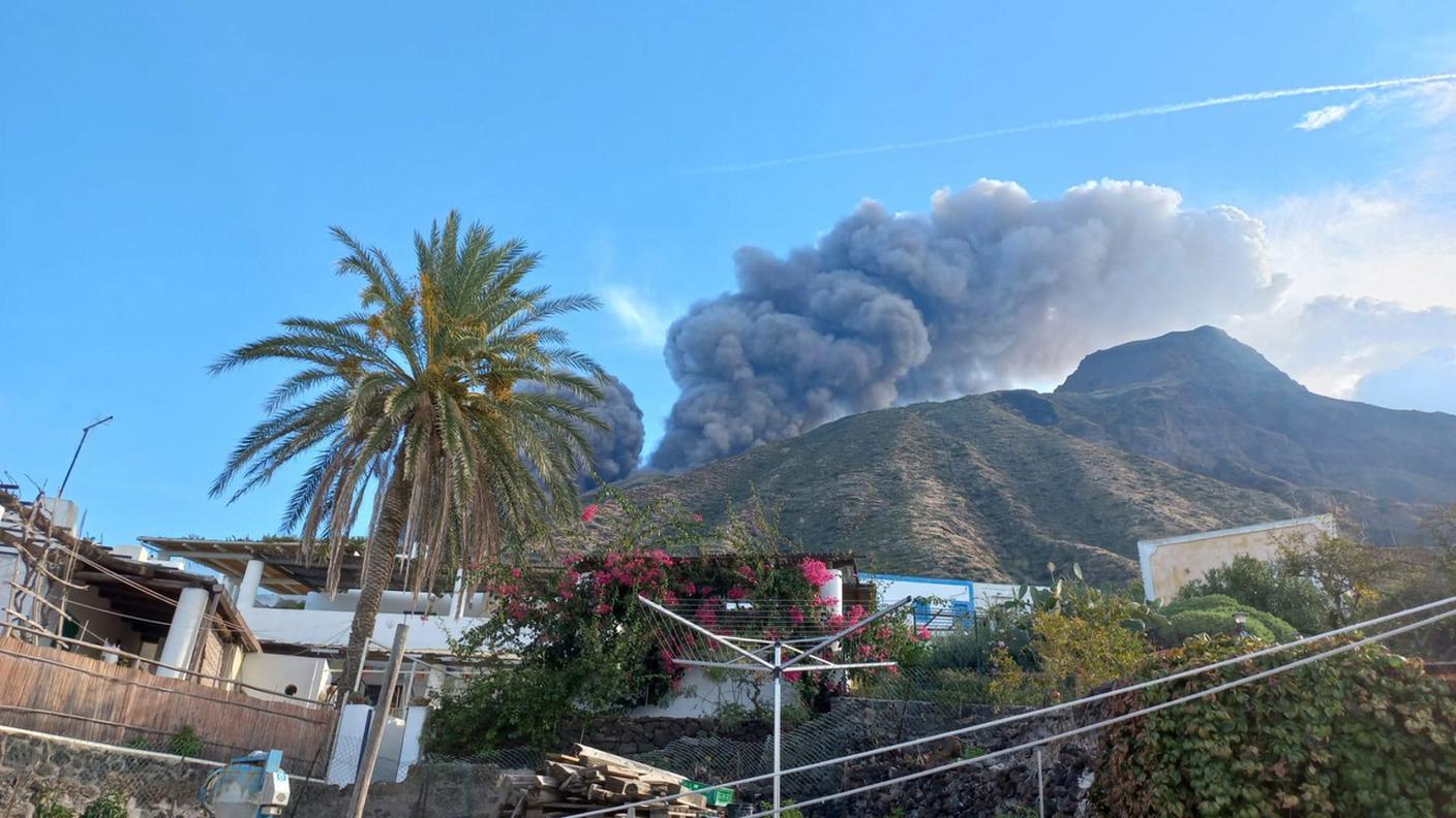 Lo Stromboli erutta, alzato il livello di allerta