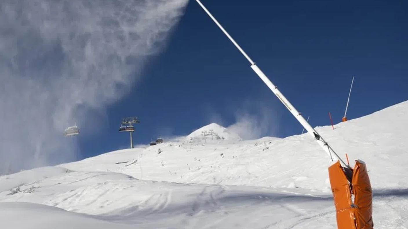 La lancia da neve non ha un ventilatore: costa meno, è più silenziosa, è più efficiente dal punto di vista energetico e richiede meno manutenzione