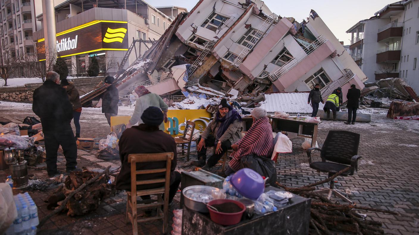 Si aggrava il bilancio del terremoto
