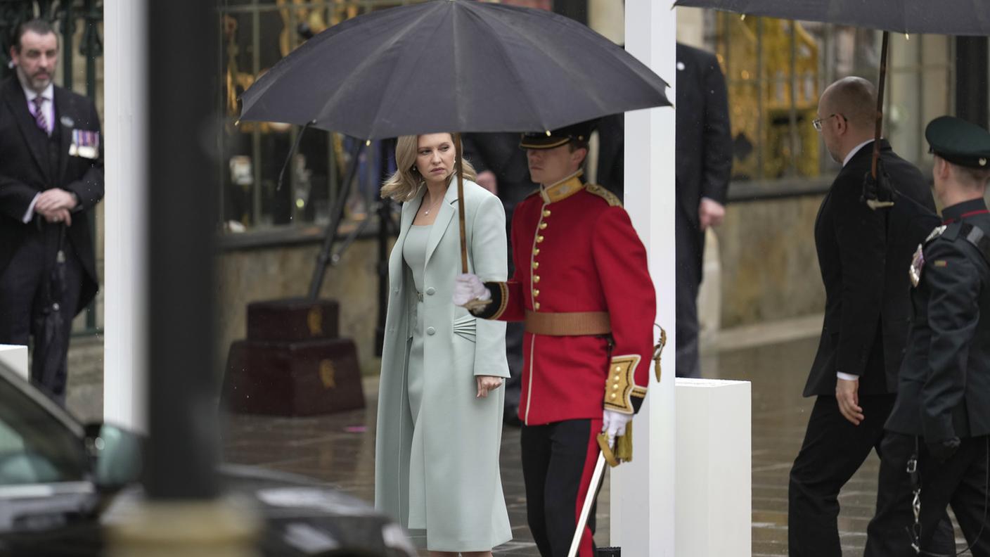 La first lady ucraina Olena Zelenska seguita dal premier Denis Shmyhal