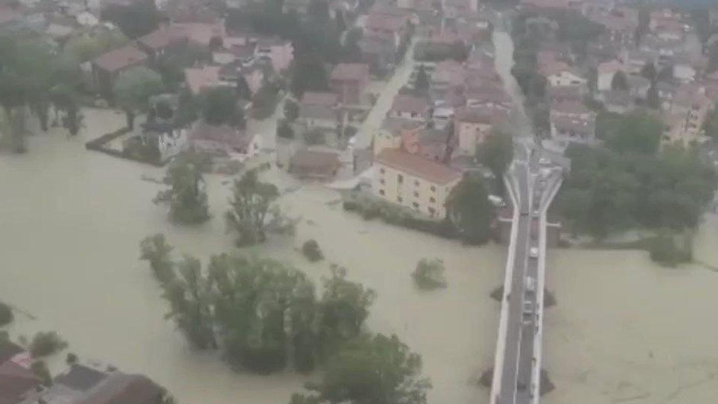 Strade e paesi allagati, non si contano i fiumi esondati