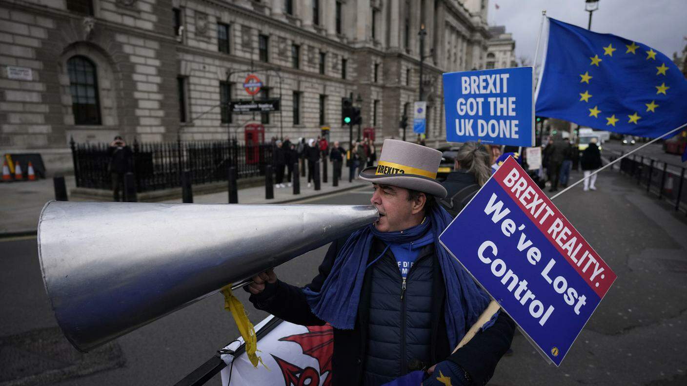 Manifestanti denunciano la situazione della Gran Bretagna dopo la Brexit