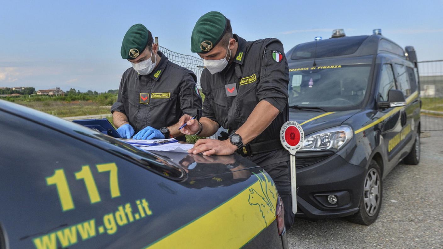 La Guardia di Finanza di Varese ha scoperto la truffa della falsa docente