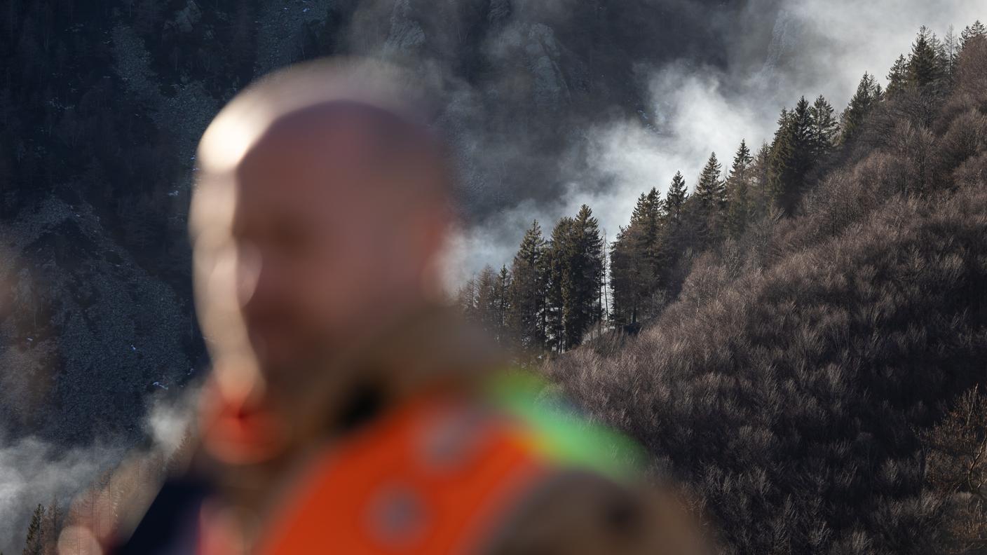 Proseguono intanto le operazioni di spegnimento