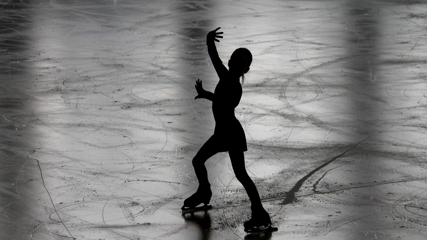 figure-skating-g696c4e278_1920.jpg