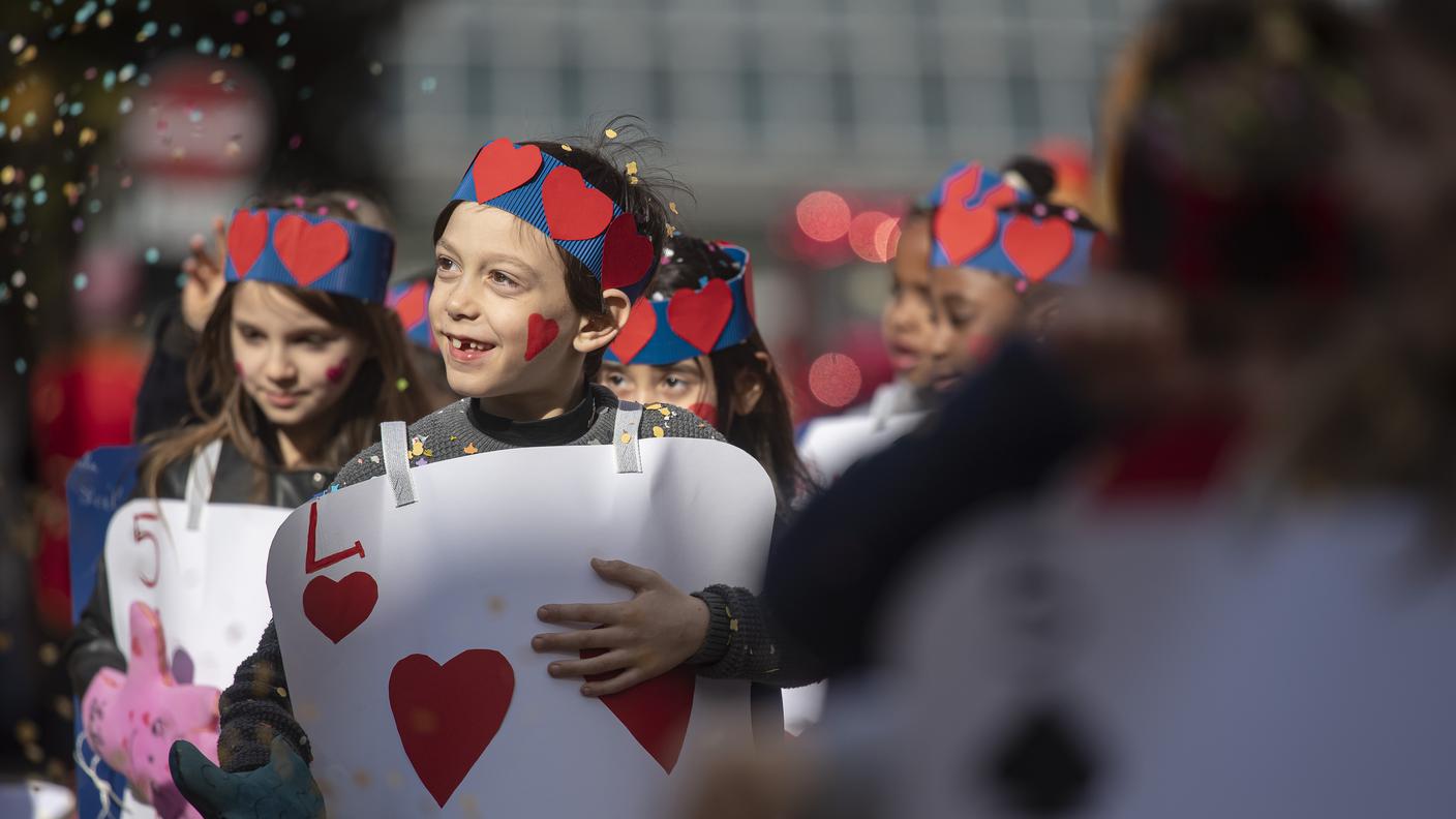 Il corteo mascherato dei bambini a Nebiopoli 2022