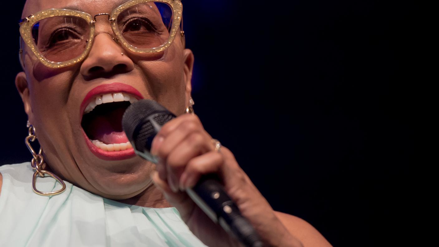 Dee Dee Bridgewater sul palco nel 2015