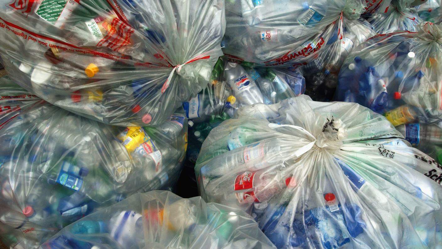 Sacchi contenenti plastica da avviare al riciclaggio