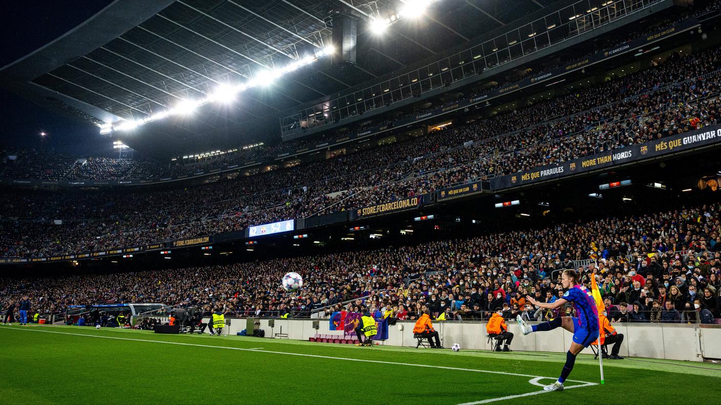 Il Camp Nou ricolmo di spettatori