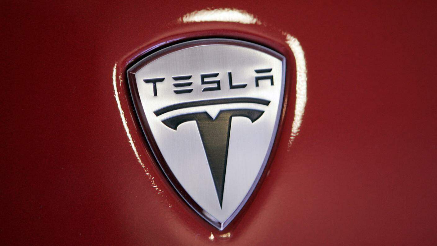 Il logo della Tesla