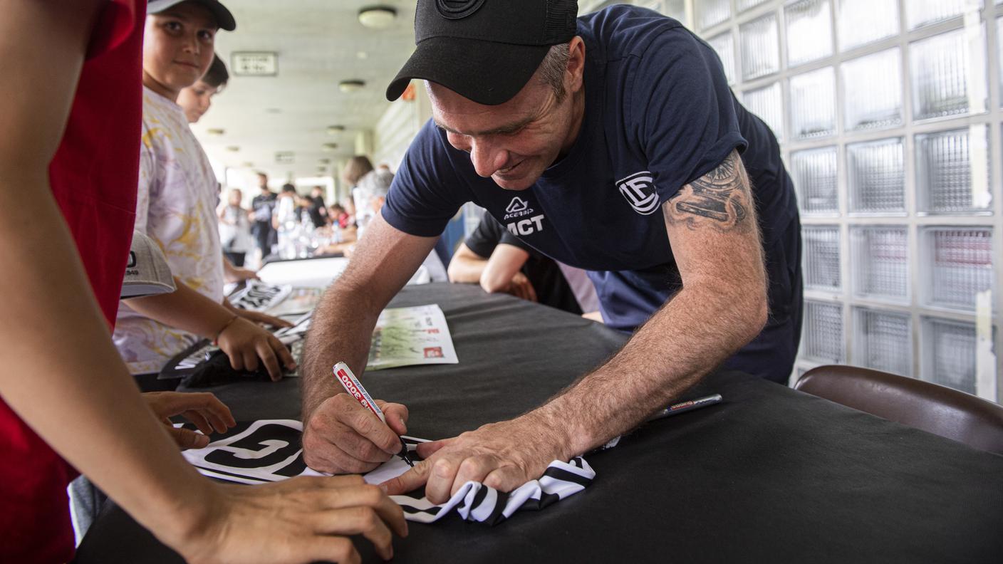 Il Crus firma autografi