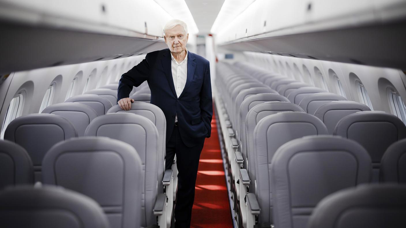 Martin Ebner ritratto a bordo di uno degli aerei dell'Helvetic Airways Group di cui è proprietario con la moglie tramite la società di investimento personale Patinex AG