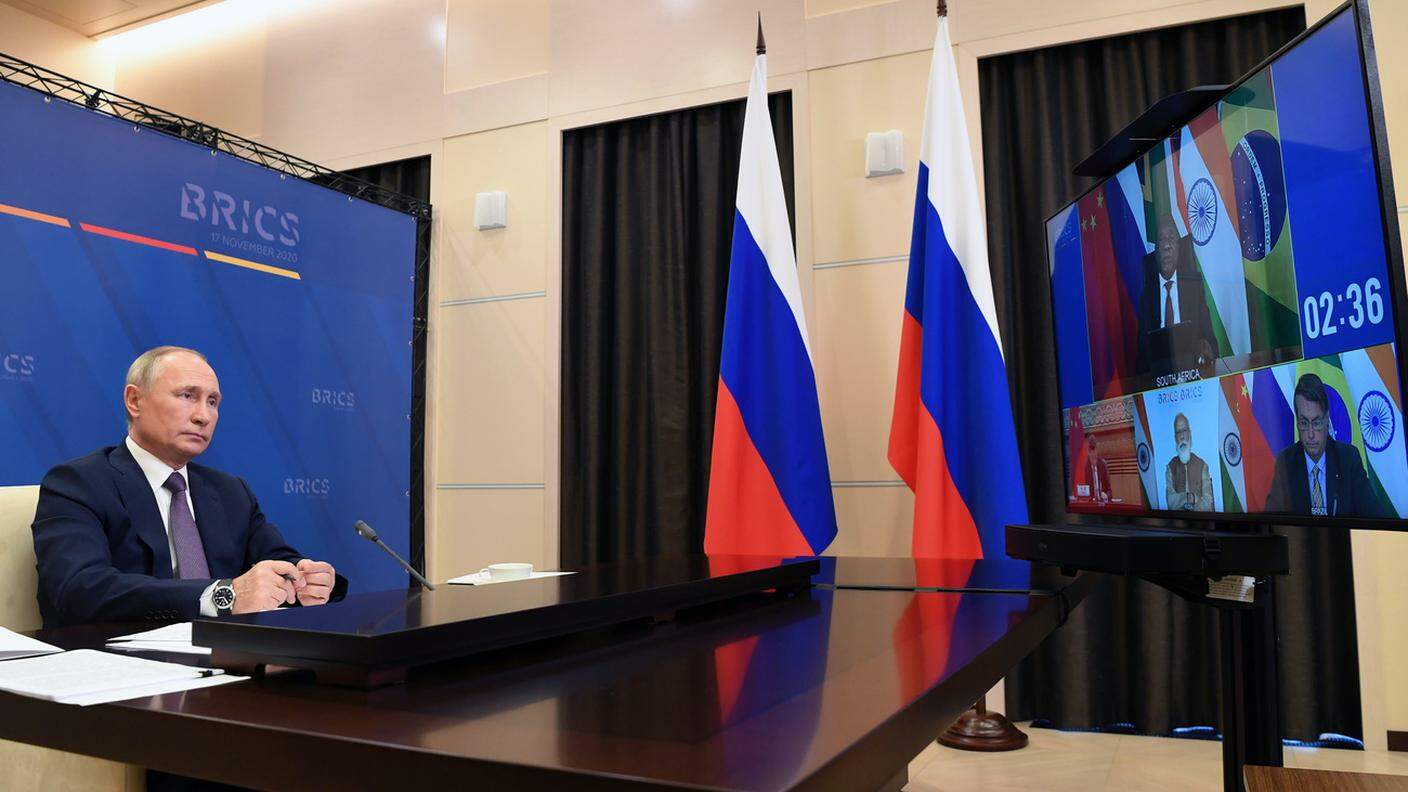 Putin al summit virtuale: ""Oggi come non mai è necessario un ruolo di leadership da parte dei Paesi BRICS "