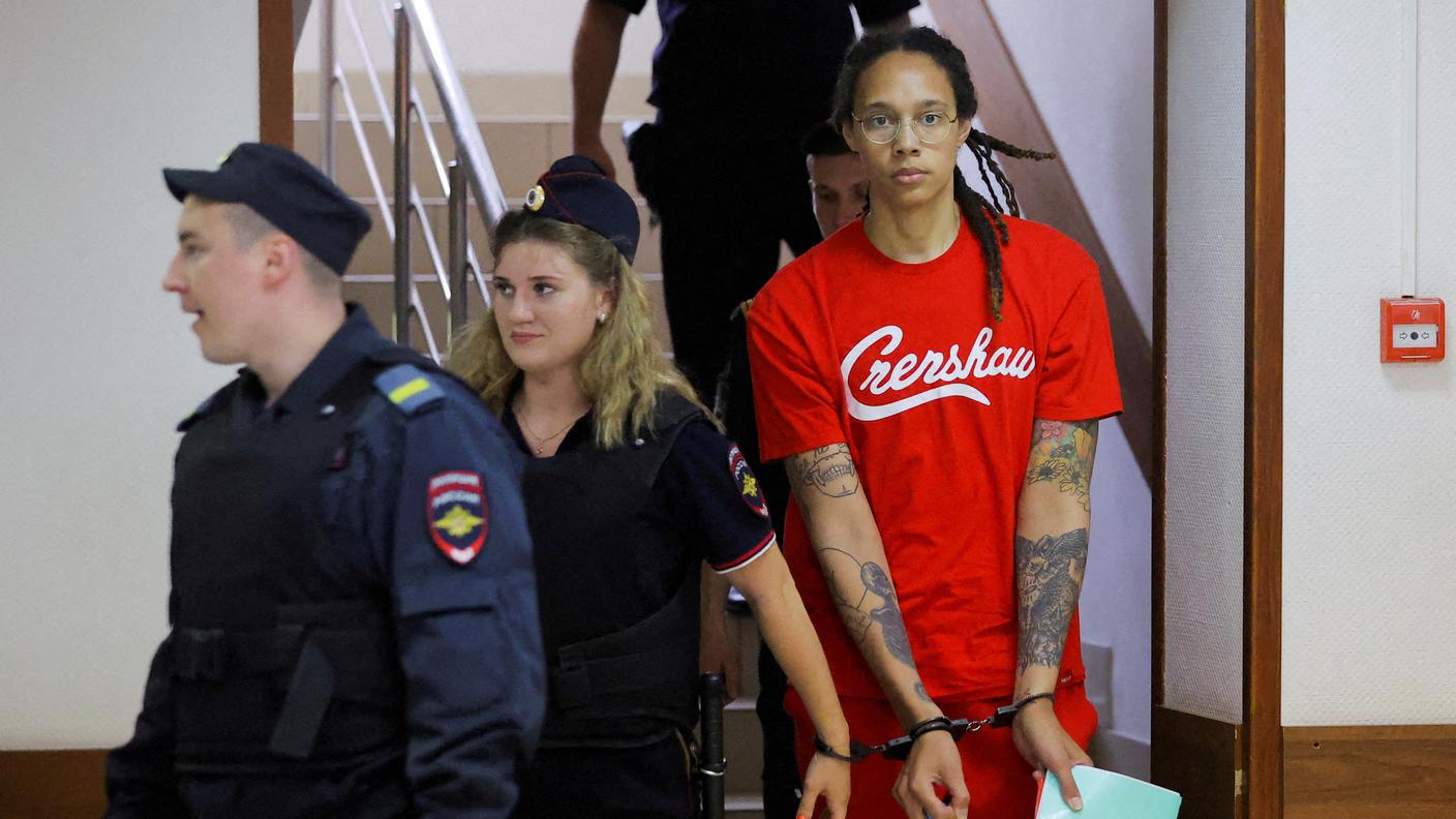 Brittney Griner in manette in Russia