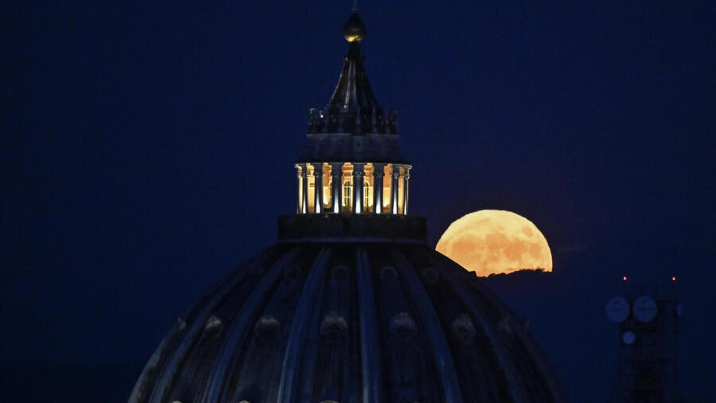 La superluna vista in Italia