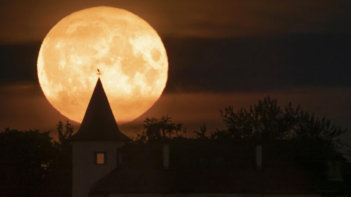 La superluna in Russia