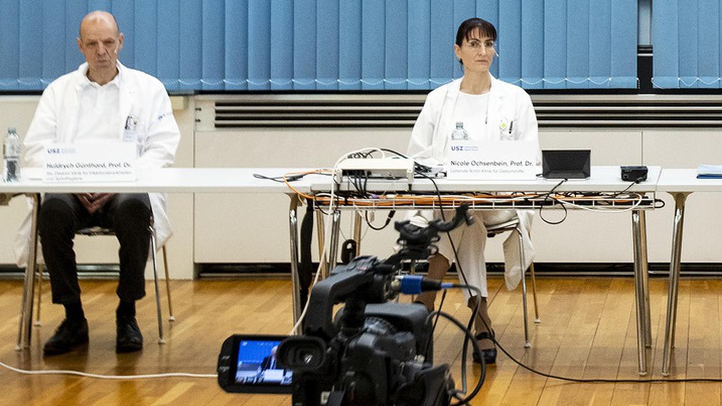 A sinistra Huldrych Günthard, primario della clinica per malattie infettive a Zurigo