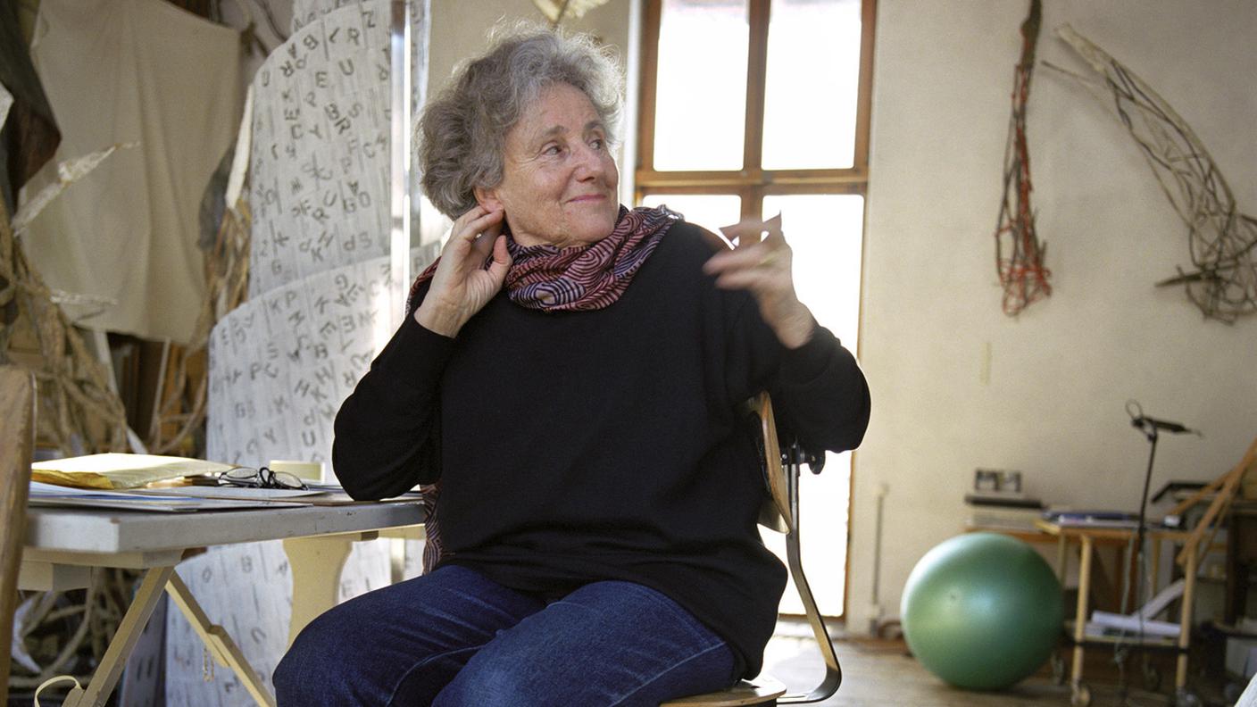 Erica Pedretti nel suo atelier
