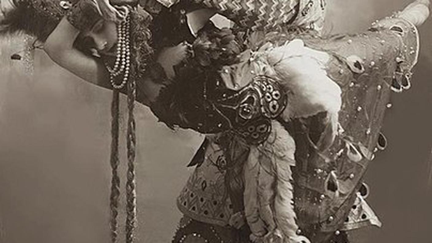 Tamara_Karsavina_Michel_Fokine_The_Firebird_1910