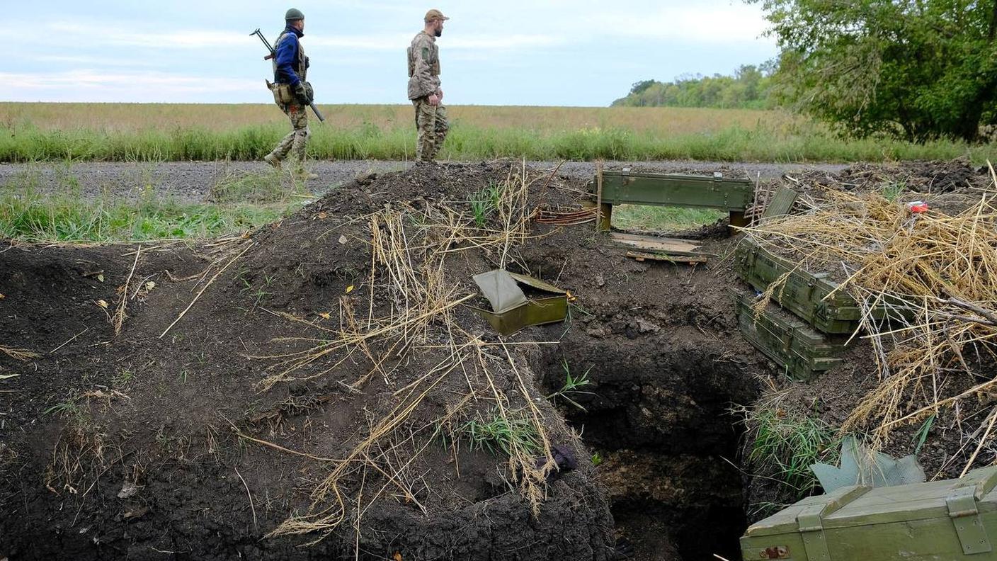 Regione di Kharkiv: militari ucraini presidiano una postazione che era occupata da soldati russi poi catturati nel corso della controffensiva