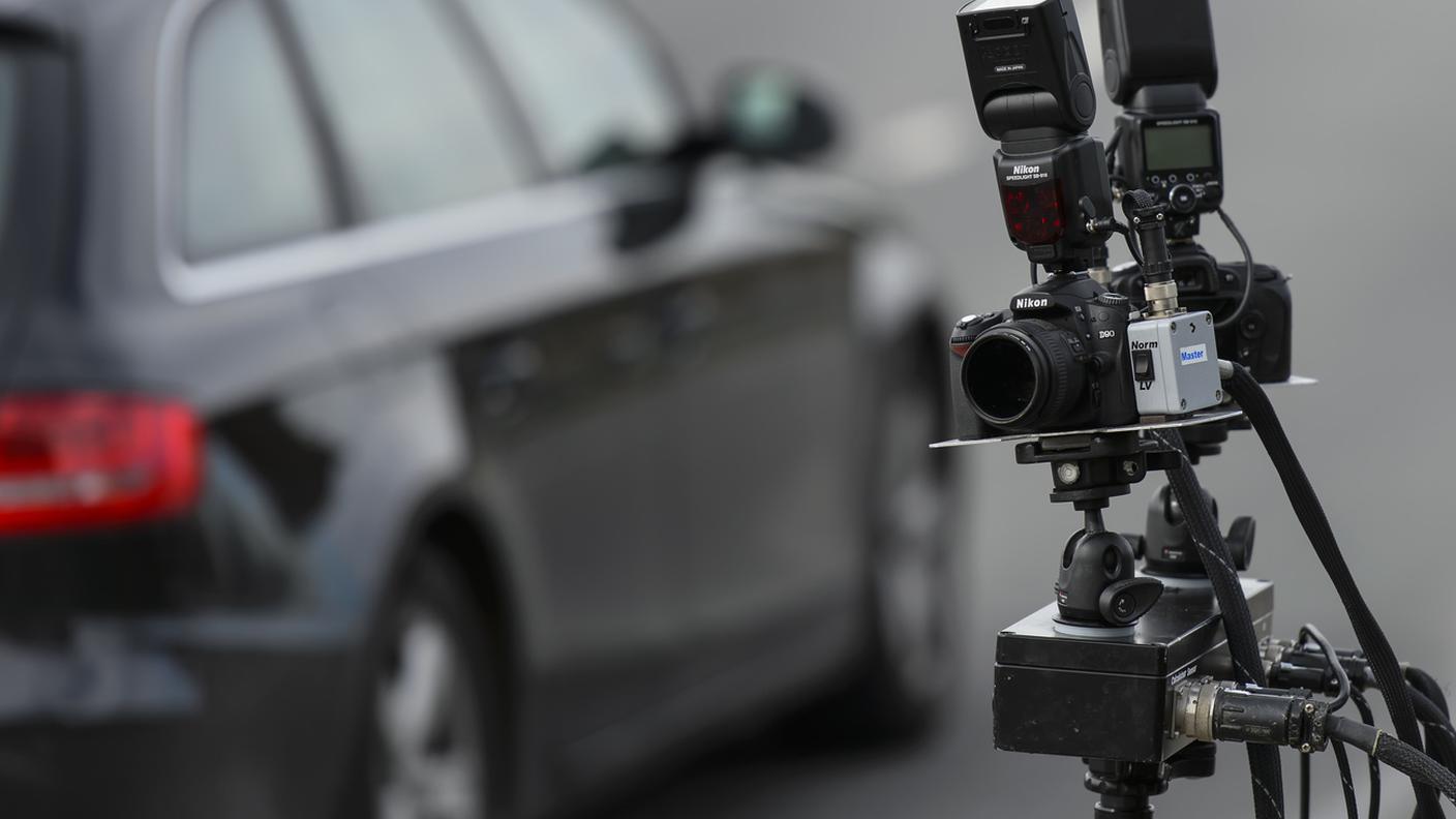 L'automobilista era stata "fotografata" in Austria a 162 km/h sul limite di 100