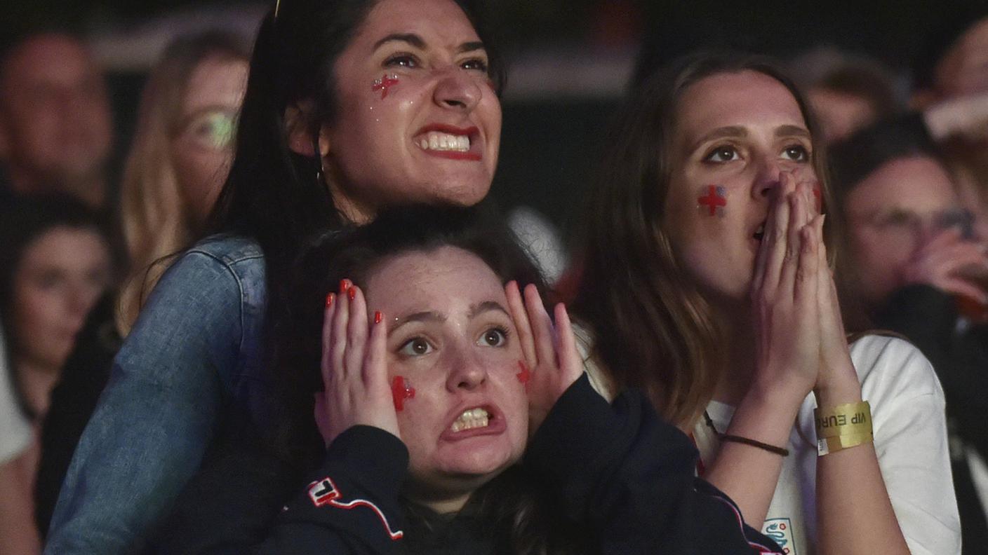 Vita dura per il tifo di piazza