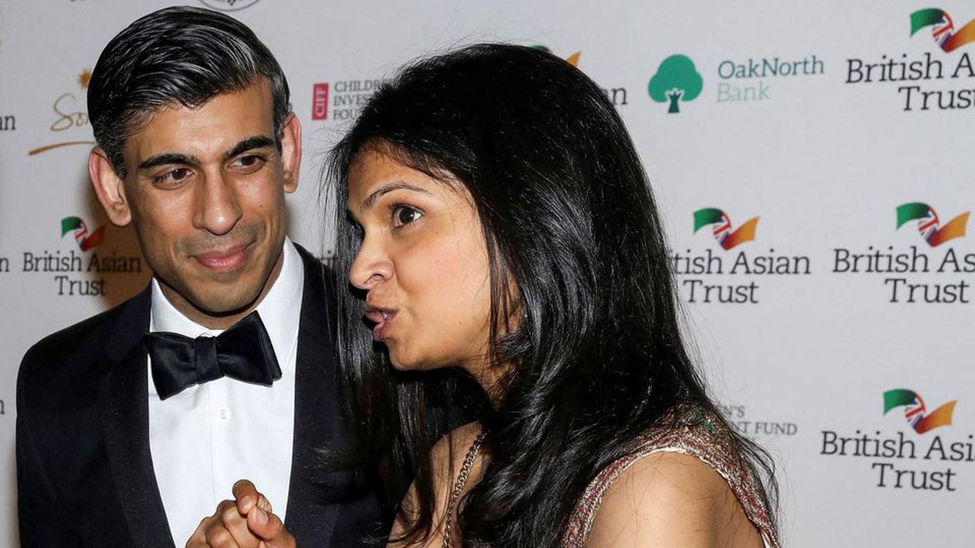 Rishi Sunak con la moglie Akshata Murty
